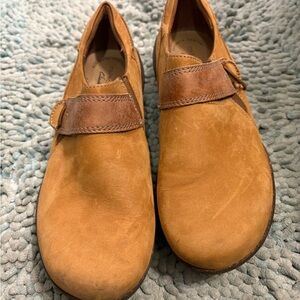 Clarks women’s slip on clog loafers